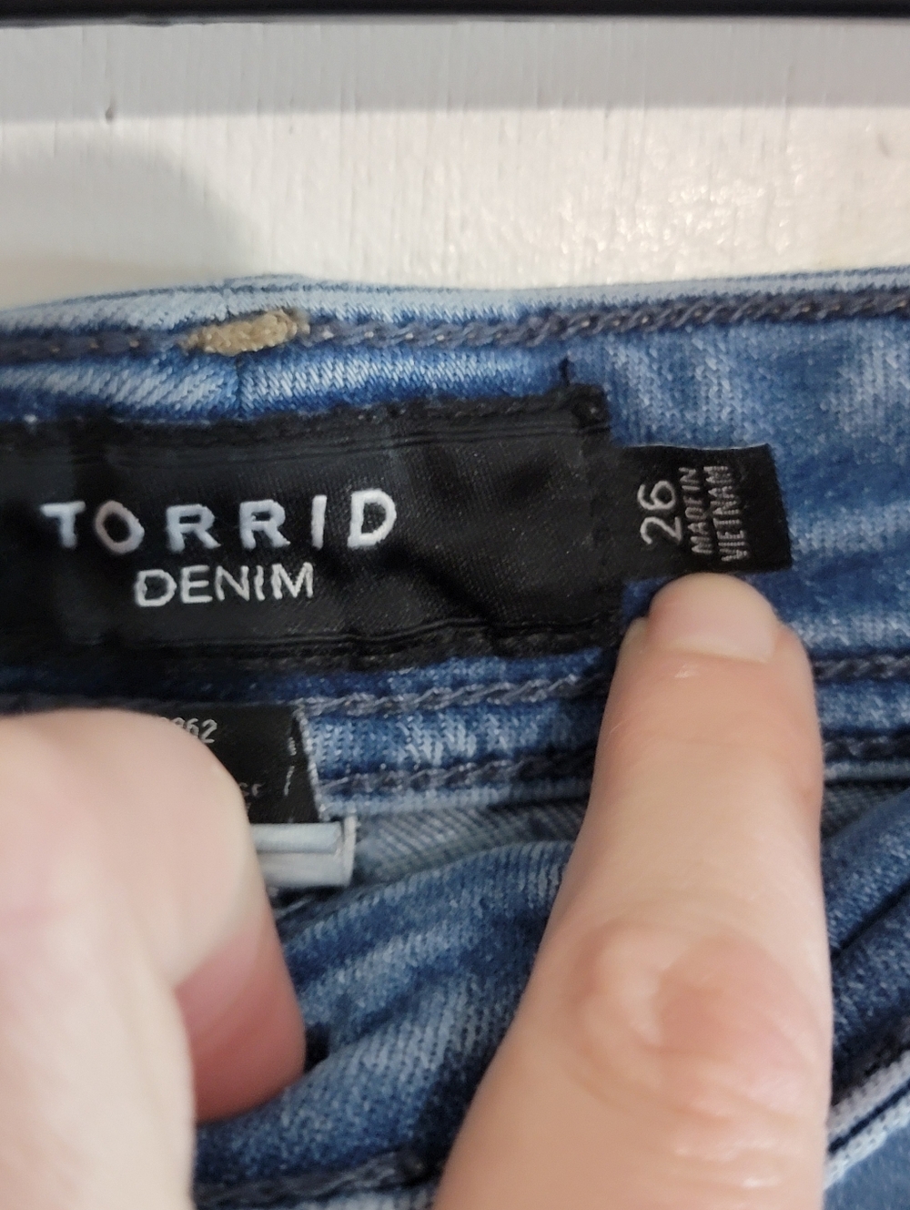 Torrid Light Blue Distressed Women’s Cropped Jeans - Picture 2 of 7
